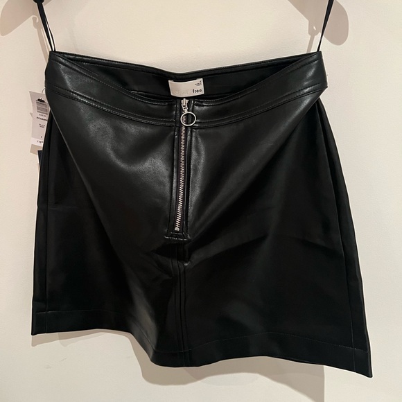Wilfred free ROXANNE mini faux leather skirt. - Picture 1 of 4